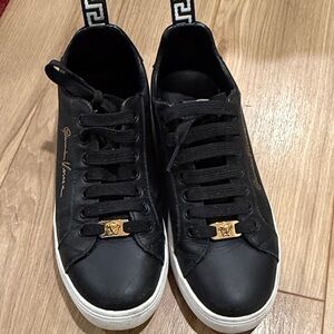 Unisex Versace Black Leather Low-Top Sneakers with Gold Medusa Plaque
